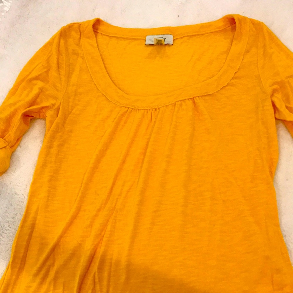 Yellow loose 3/4 sleeve shirt